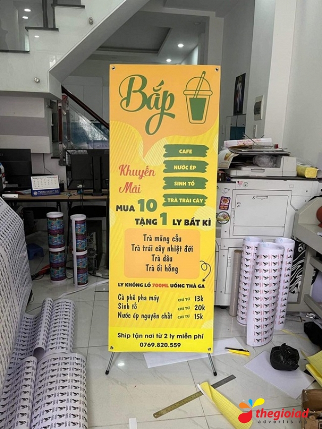 Standee chữ X