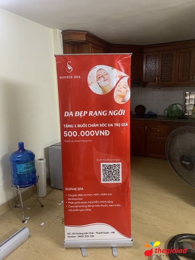 Standee cuốn nhôm