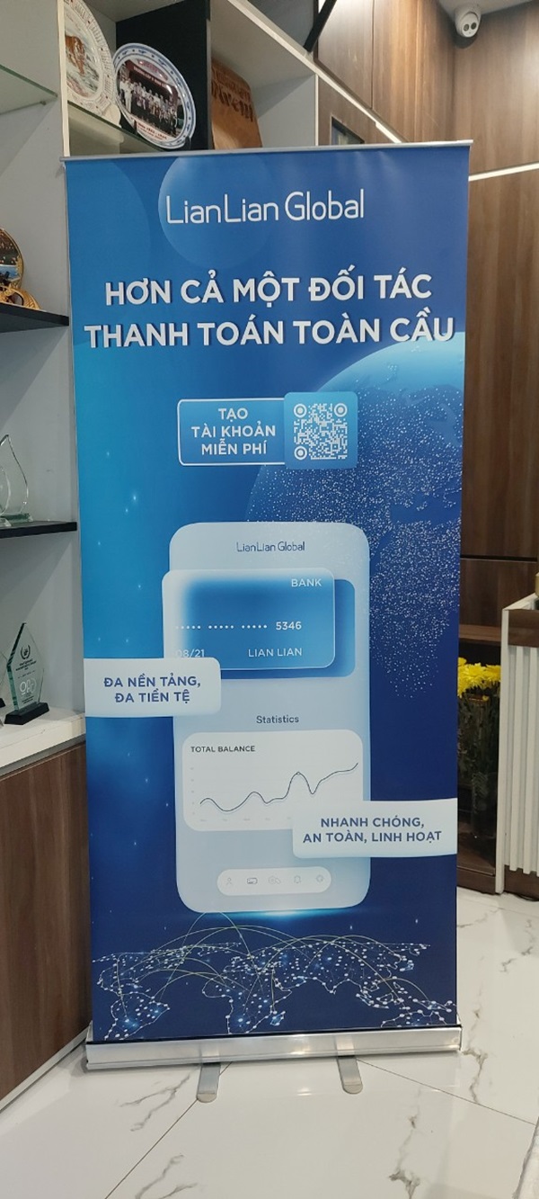 standee cuốn