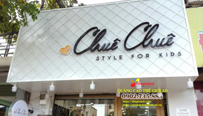 bảng hiệu quảng cáo quần áo