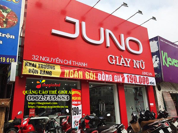 bảng hiệu quảng cáo quần áo