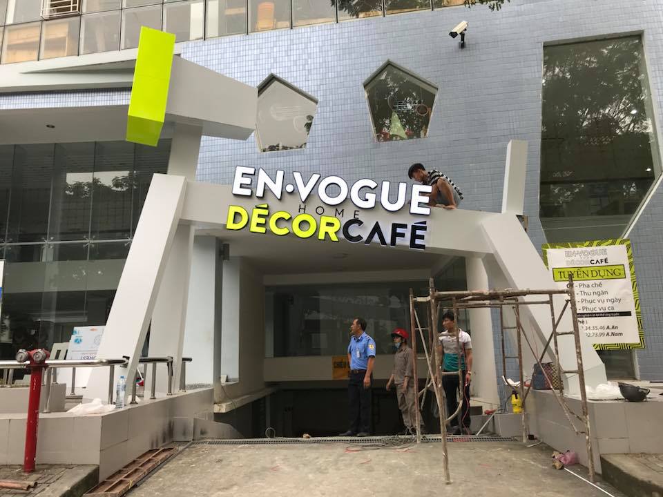 Bảng hiệu alu chữ nổi — Mẫu ENVOGUE — ảnh lưu trữ Thế Giới AD